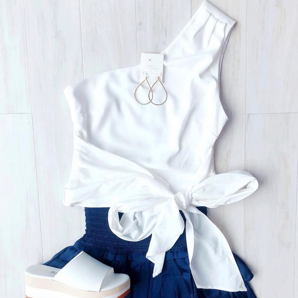 DO+BE White One Shoulder Top